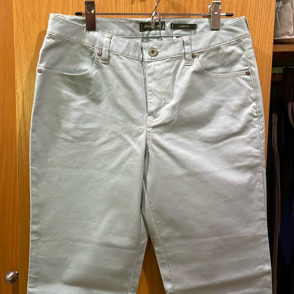Eddie Bauer women’s Crop Jeans